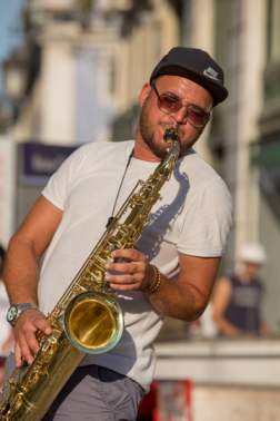 F6014   Maybritt Hodal Jensen   Buskers